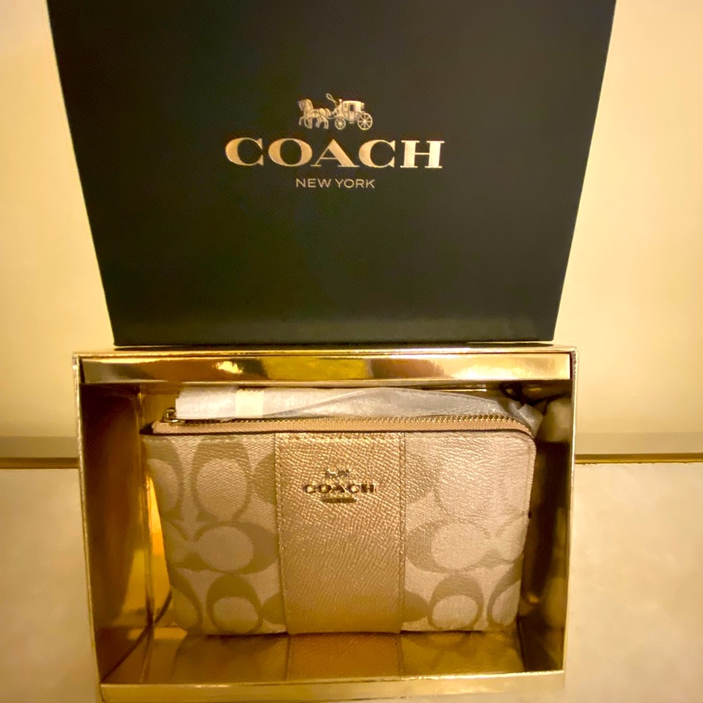 NWT Coach Wristlet